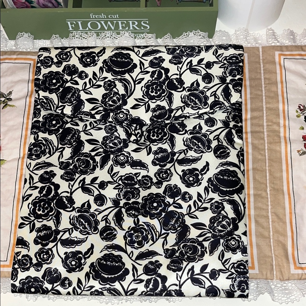 Vera Bradley Tech Sleeve